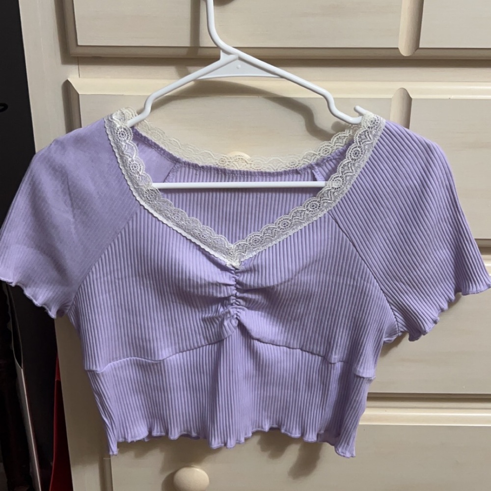 Cute light purple top says xl fits like a L/M